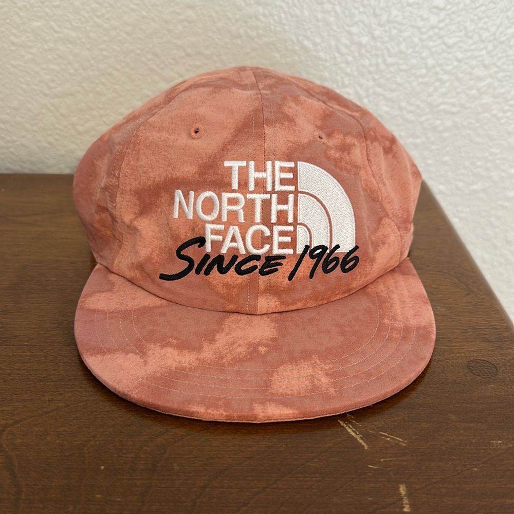 The North Face NWOT flat bill baseball hat men’s/women’s